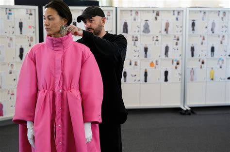 arr8va demna gvsalia e balenciaga supera gucci|‘It’s the Cherry On Top’: Demna Gvasalia Brings .